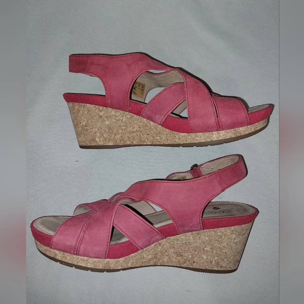 Clarks Un Capri Step Wedge Sandals- Red Nubuck Size 8.5